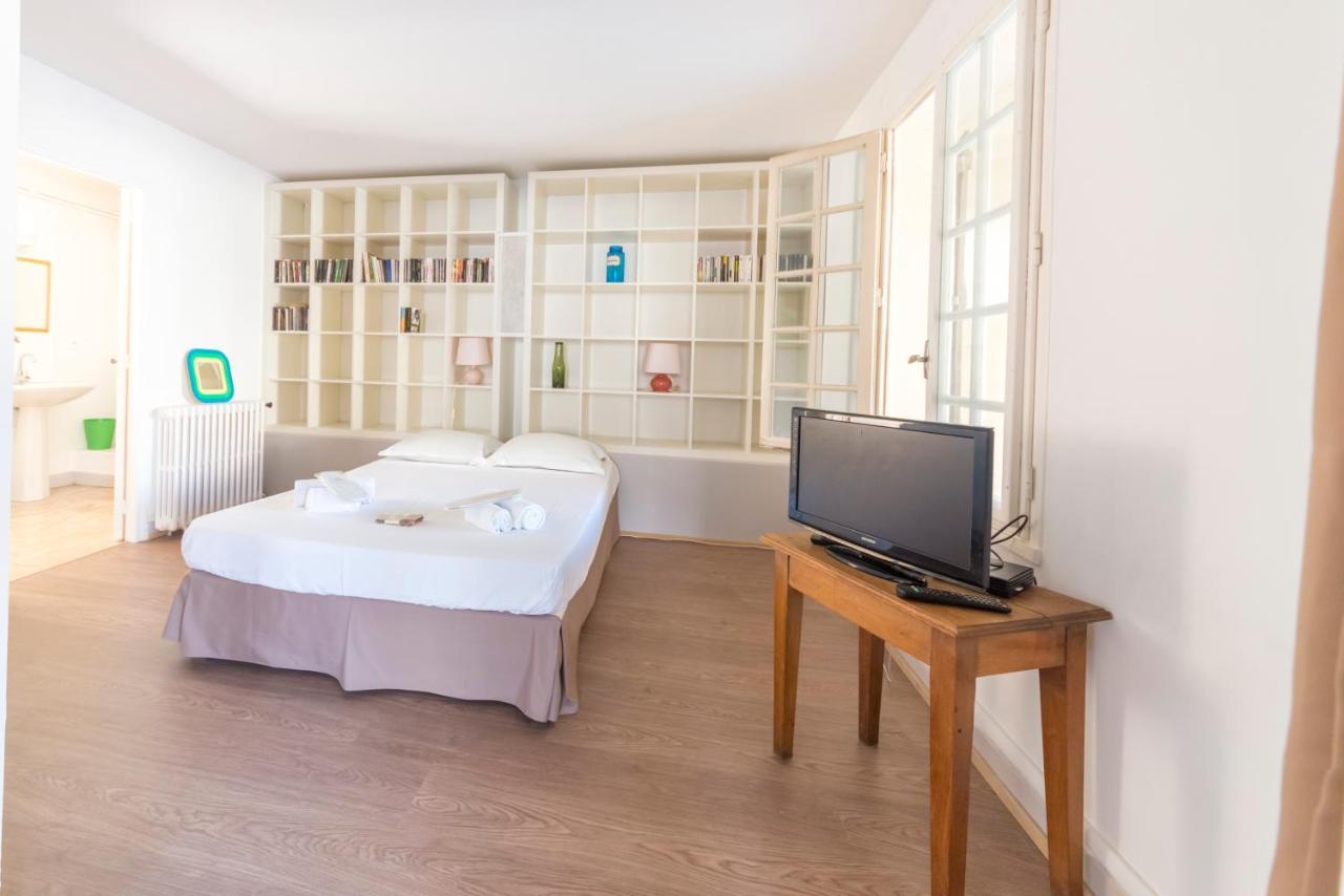 APPARTEMENT DE CHARME - VUE SUR REMPARTS - 2 PERSONNES - WiFI GRATUIT Avignon Exterior foto