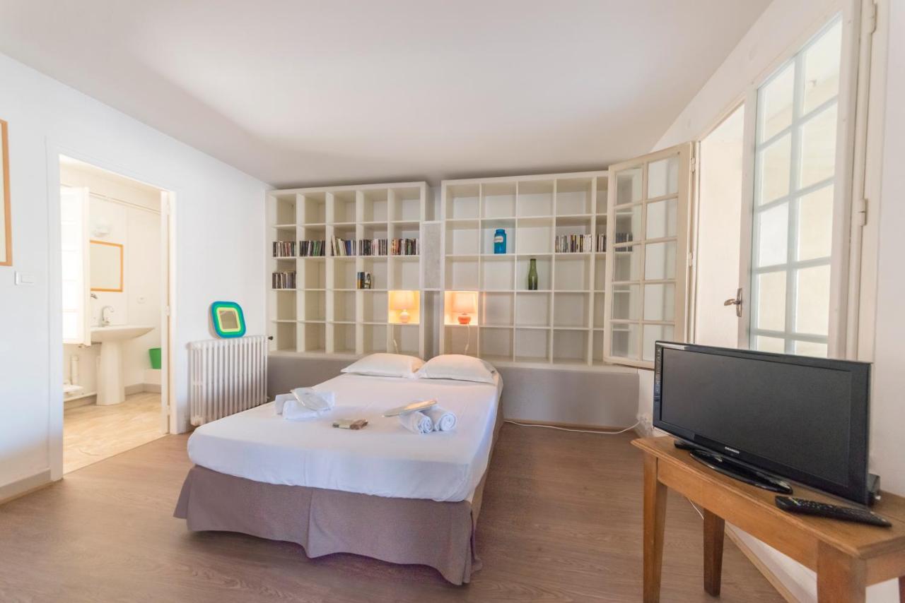 APPARTEMENT DE CHARME - VUE SUR REMPARTS - 2 PERSONNES - WiFI GRATUIT Avignon Exterior foto
