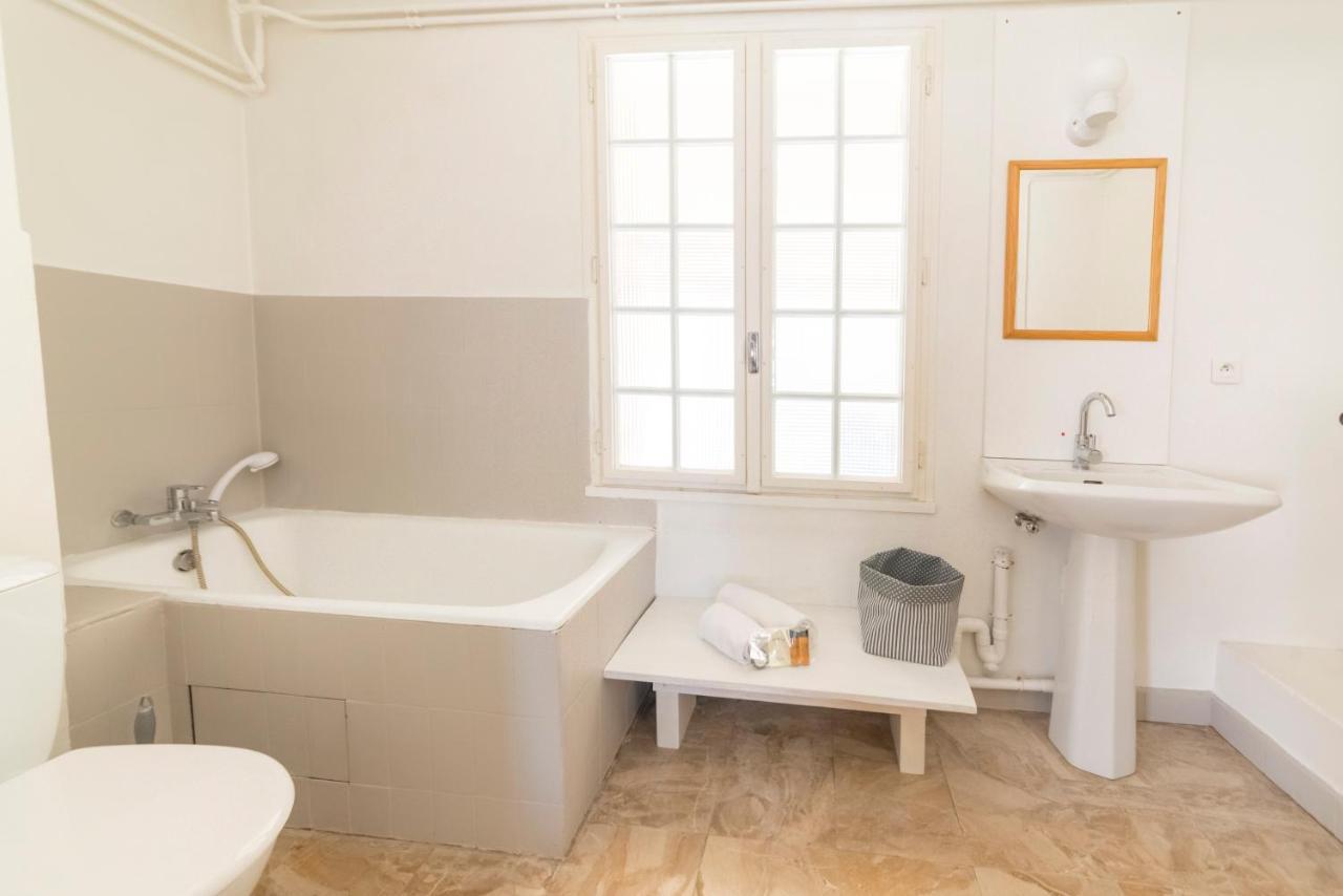 APPARTEMENT DE CHARME - VUE SUR REMPARTS - 2 PERSONNES - WiFI GRATUIT Avignon Exterior foto